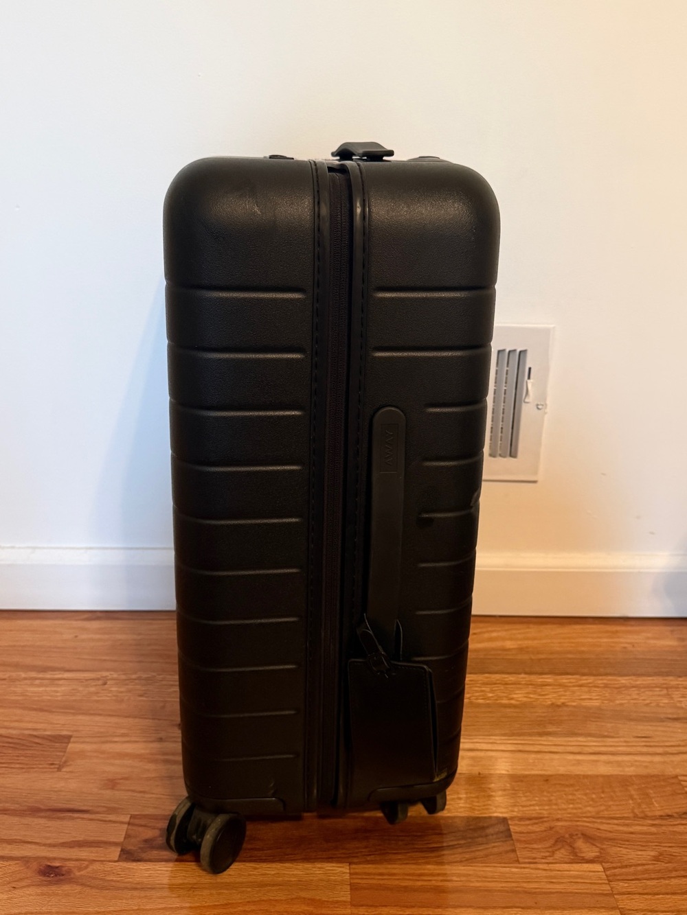 Away The Bigger Carry on Luggage - Picture 11 of 14